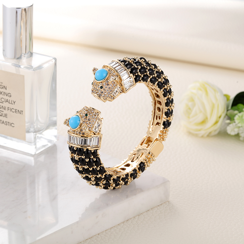 กำไลข้อมือรูปสัตว์ Sally's Par - Paradise Jewelry & Watches Llc Photos บทวิจารณ์และราคา