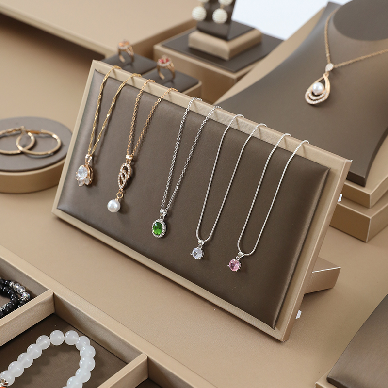 ชั้นวางโชว์เครื่องประดับหนัง P - Jewelry And Watches Exhibition บทวิจารณ์และราคา